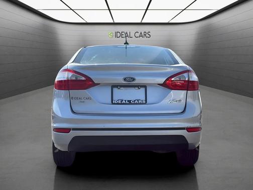 Ingot Silver Metallic/Magnetic 2017 Ford Fiesta SE