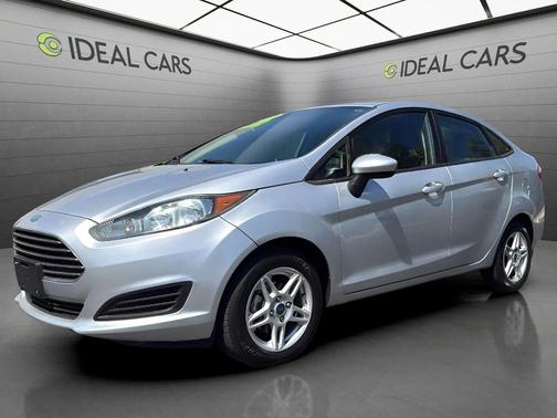 Ingot Silver Metallic/Magnetic 2017 Ford Fiesta SE