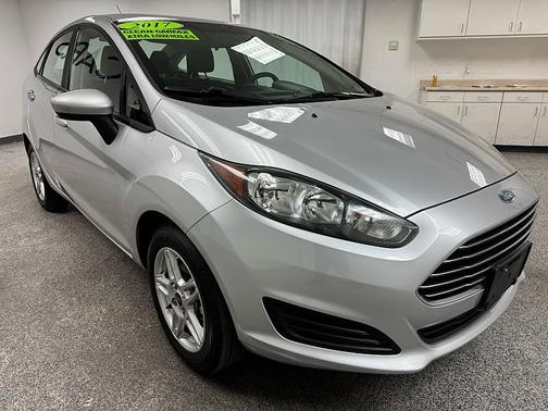 Ingot Silver Metallic 2017 Ford Fiesta SE