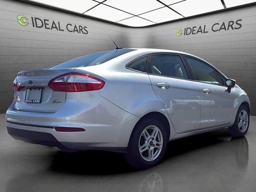 Ingot Silver Metallic/Magnetic 2017 Ford Fiesta SE