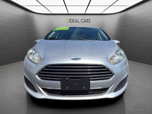 Ingot Silver Metallic/Magnetic 2017 Ford Fiesta SE