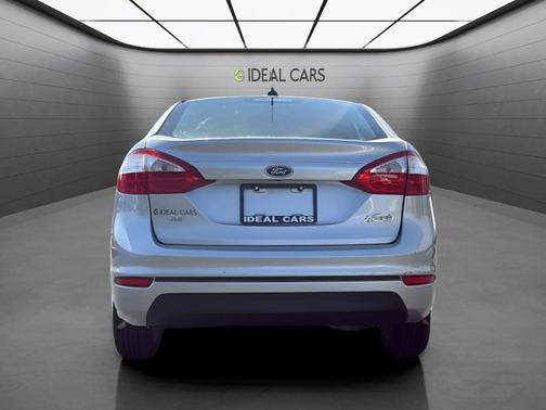 Ingot Silver Metallic/Magnetic 2017 Ford Fiesta SE