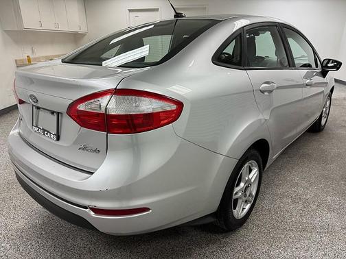 Ingot Silver Metallic 2017 Ford Fiesta SE