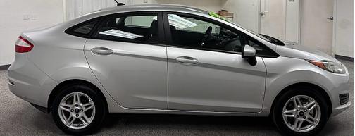Ingot Silver Metallic 2017 Ford Fiesta SE