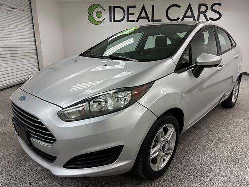 Ingot Silver Metallic 2017 Ford Fiesta SE