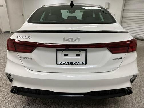 Snow White Pearl 2023 Kia Forte LXS