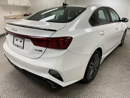 Snow White Pearl 2023 Kia Forte LXS