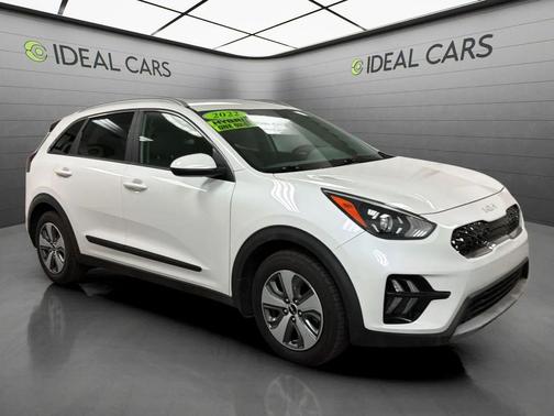 Snow White Pearl 2022 Kia Niro LX
