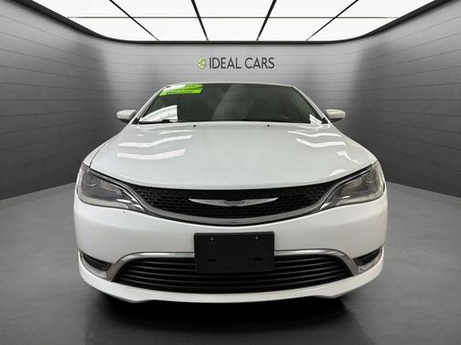 Bright White Clearcoat 2016 Chrysler 200 Limited