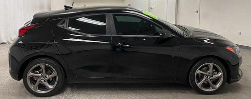 2019 Hyundai Veloster 2