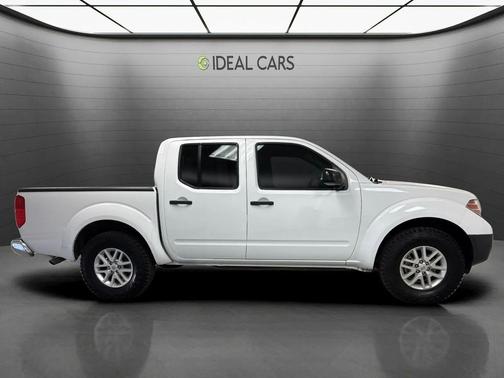 Glacier White 2018 Nissan Frontier SV