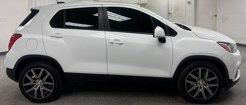 Summit White 2020 Chevrolet Trax LS