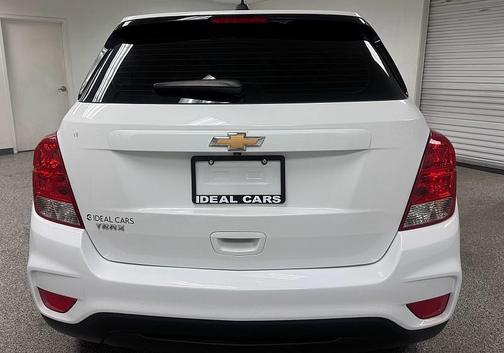 Summit White 2020 Chevrolet Trax LS