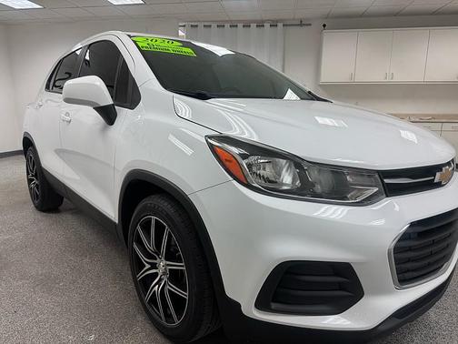 Summit White 2020 Chevrolet Trax LS