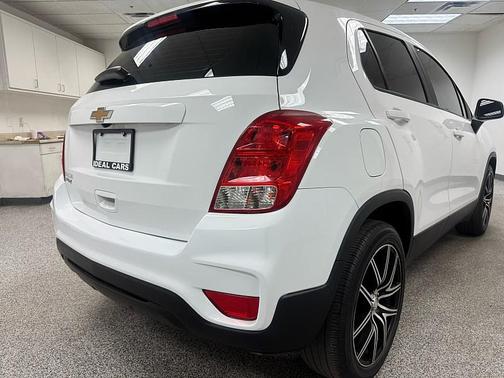 Summit White 2020 Chevrolet Trax LS