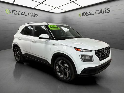 Lunar White 2025 Hyundai VENUE SEL