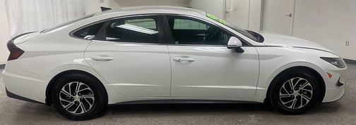 2022 Hyundai SONATA Hybrid Base