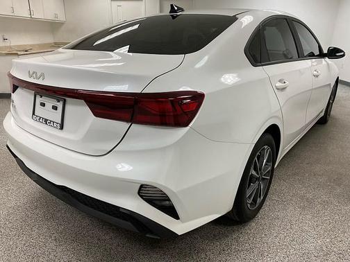 Snow White Pearl 2024 Kia Forte LXS