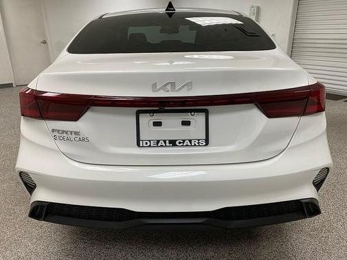 Snow White Pearl 2024 Kia Forte LXS