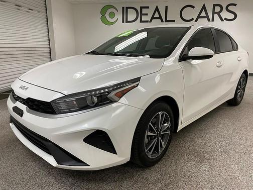 Snow White Pearl 2024 Kia Forte LXS