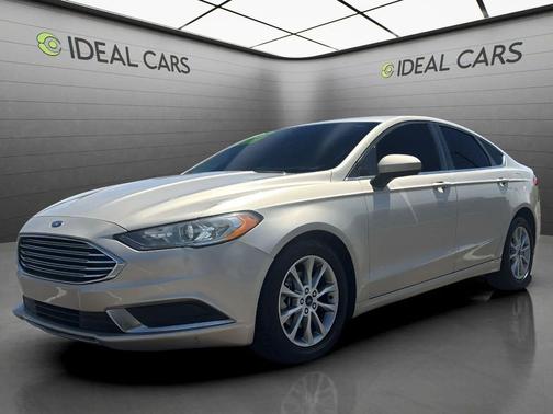 White Gold 2017 Ford Fusion SE