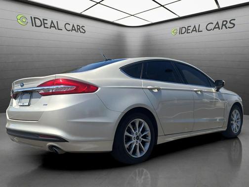 White Gold 2017 Ford Fusion SE