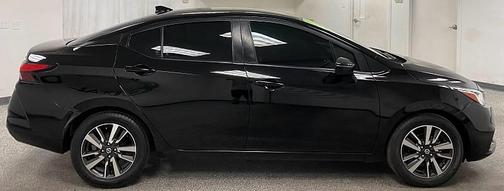 Super Black 2021 Nissan Versa 1.6 SV