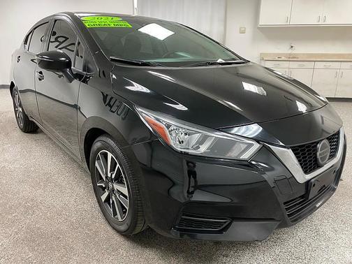 Super Black 2021 Nissan Versa 1.6 SV