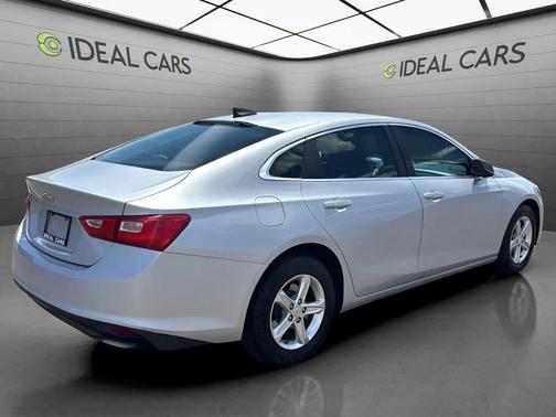 Silver Ice Metallic 2019 Chevrolet Malibu 1LS