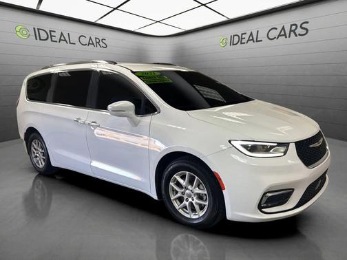 Bright White Clearcoat 2021 Chrysler Pacifica Touring L