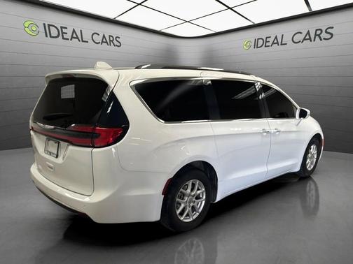 Bright White Clearcoat 2021 Chrysler Pacifica Touring L
