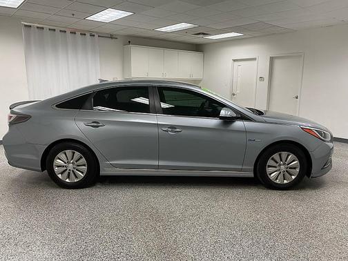 2016 Hyundai SONATA Hybrid SE