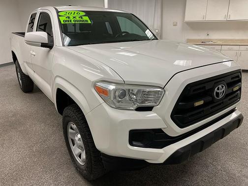 2016 Toyota Tacoma SR