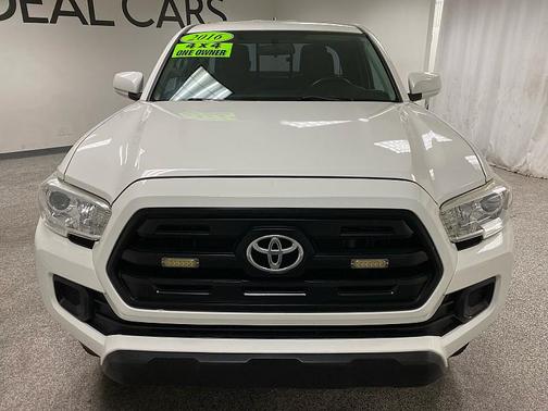 2016 Toyota Tacoma SR