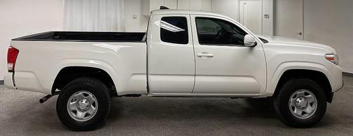 2016 Toyota Tacoma SR