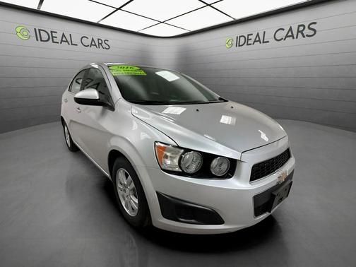 Silver Ice Metallic 2016 Chevrolet Sonic LT