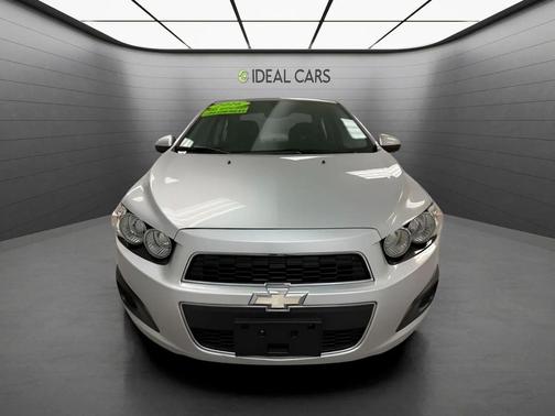 Silver Ice Metallic 2016 Chevrolet Sonic LT