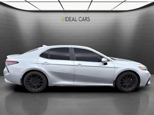 Celestial Silver Metallic 2022 Toyota Camry SE