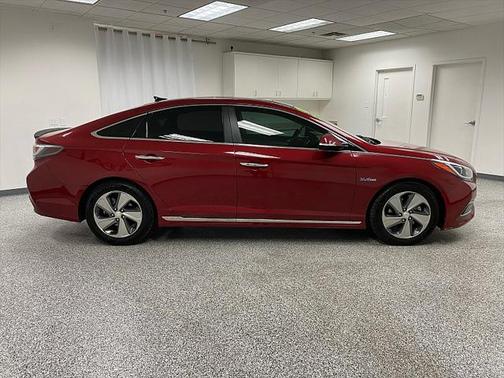 2016 Hyundai SONATA Hybrid Limited