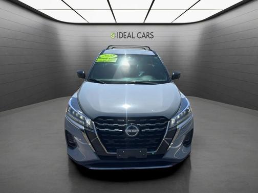 Boulder Gray Pearl 2022 Nissan Kicks SR