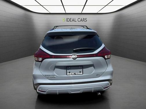 Boulder Gray Pearl 2022 Nissan Kicks SR