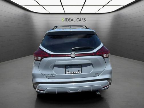 Boulder Gray Pearl 2022 Nissan Kicks SR