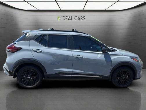 Boulder Gray Pearl 2022 Nissan Kicks SR
