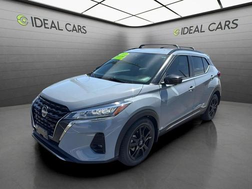 Boulder Gray Pearl 2022 Nissan Kicks SR