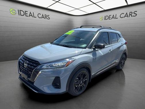 Boulder Gray Pearl 2022 Nissan Kicks SR