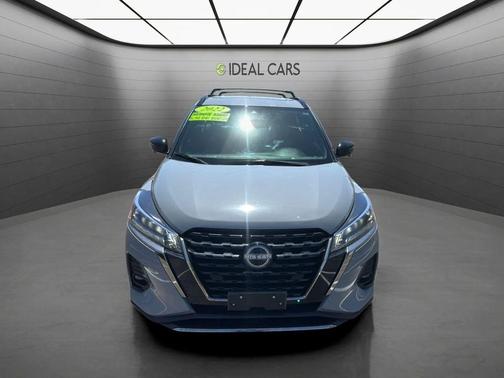 Boulder Gray Pearl 2022 Nissan Kicks SR