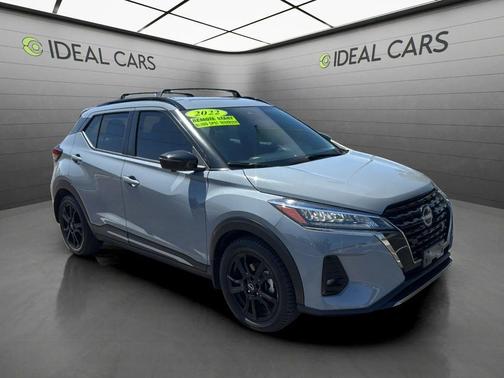 Boulder Gray Pearl 2022 Nissan Kicks SR