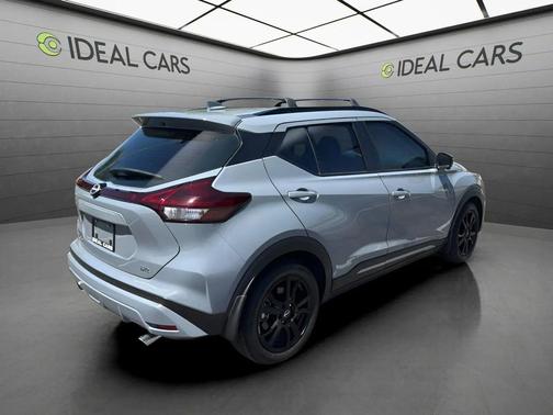 Boulder Gray Pearl 2022 Nissan Kicks SR