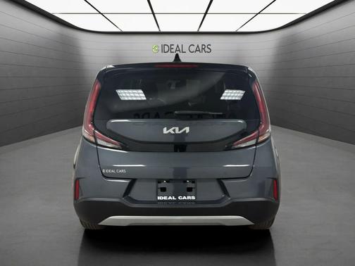 Gravity Gray 2023 Kia Soul LX
