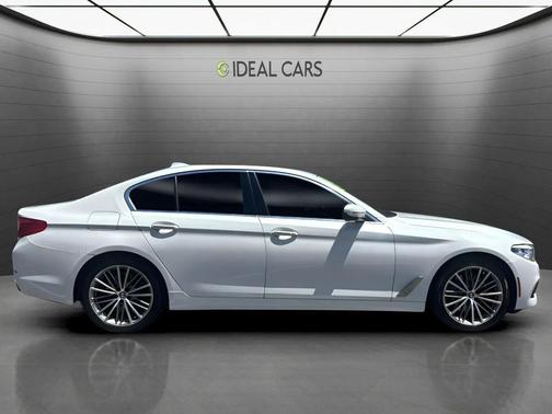 Alpine White 2018 BMW 540 540i
